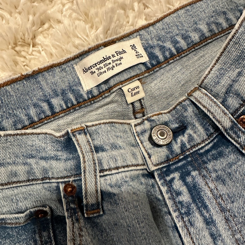 Abercrombie 2L curve love jeans